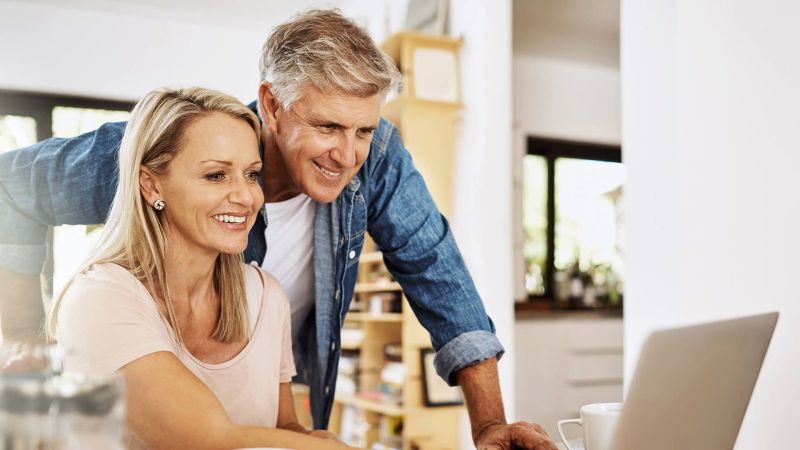 couple on laptop
